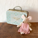 Maileg - Guardian Angel Mouse in Suitcase. Dessin Design
