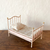 Maileg - Vintage bed, Rose. Dessin Design