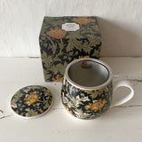 William Morris - Mug w tea strainer. Chrysanthemum. Dessin Design 