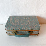 Maileg - Metal suitcase, blossom blue. Dessin Design