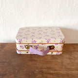 Maileg - Afternoon treat. Metal suitcase. Purple Madelaine. Dessin Design