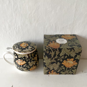 William Morris - Mug w tea strainer. Chrysanthemum