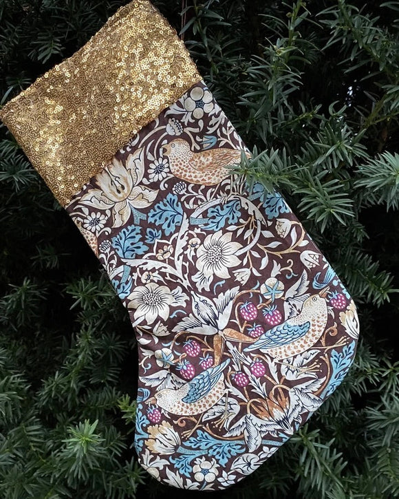 Julstrumpa - Strawberry Thief, brun DessinDesign