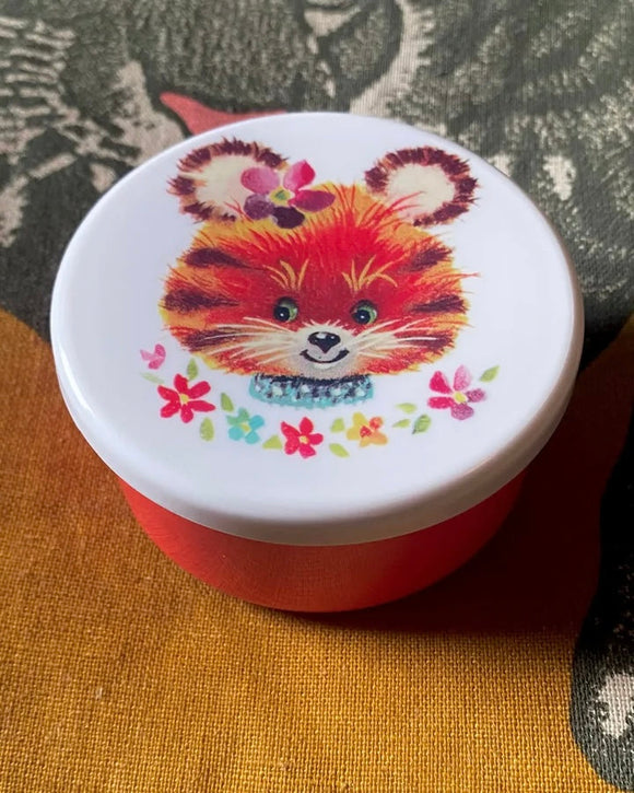 Rund retro burk - Tiger DessinDesign