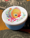 Rund retro burk - Kyckling DessinDesign