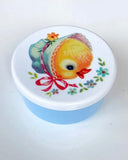 Rund retro burk - Kyckling DessinDesign