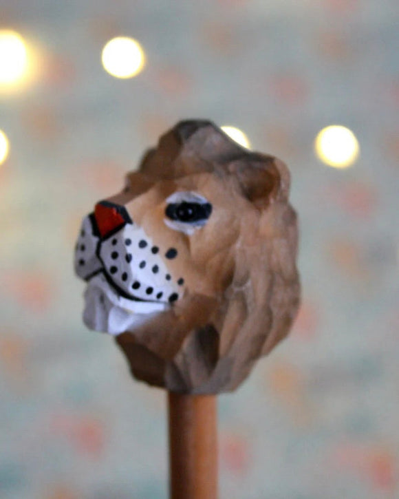 Träpenna - Lejon DessinDesign