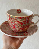 Tekopp, William Morris - "Strawberry Thief" röd DessinDesign