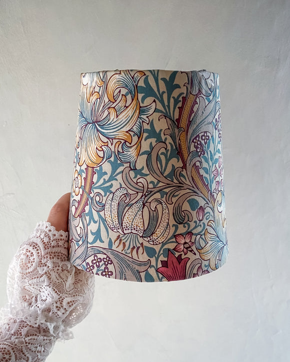 Lampskärm - William Morris, golden lily