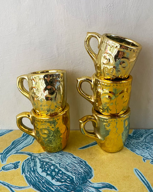 Små guldiga koppar DessinDesign