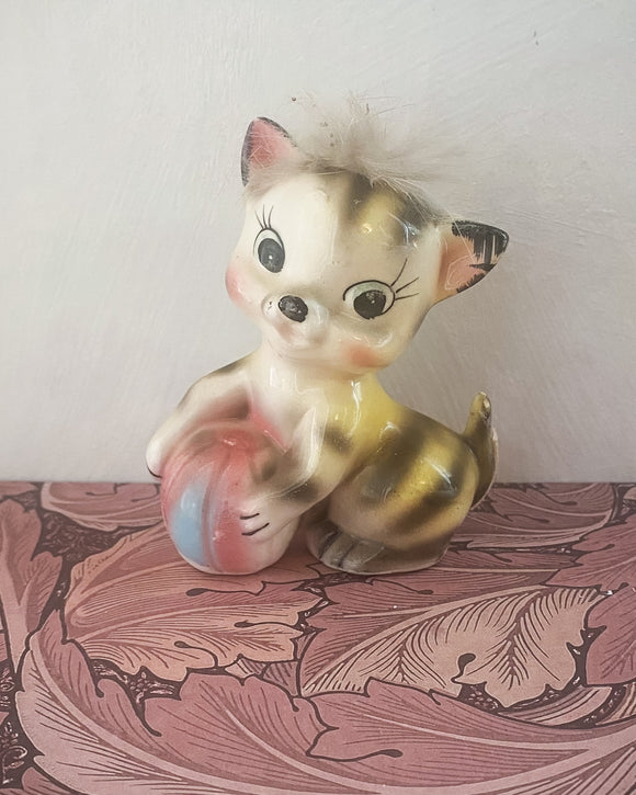 Retro porslinskatt - Kattunge med boll DessinDesign