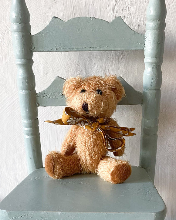 Teddybjörn med rosett - Senapsgul DessinDesign