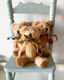 Teddybjörn med rosett - Senapsgul DessinDesign