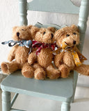 Teddybjörn med rosett - Senapsgul DessinDesign