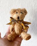 Teddybjörn med rosett - Senapsgul DessinDesign