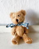 Teddybjörn med rosett - Petrolblå DessinDesign