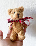 Teddybjörn med rosett - Röd DessinDesign