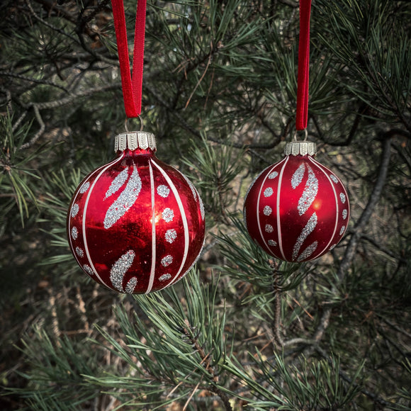 Vintage Christmas bauble - red