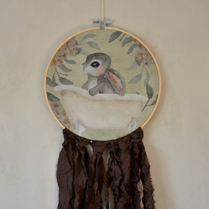 Wall hoop; Bath tub bunny - brown - Dessin Design