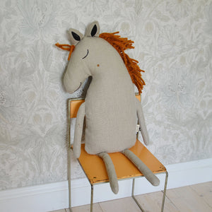Ferm Living, Horse Cushion - Natural. Dessin Design